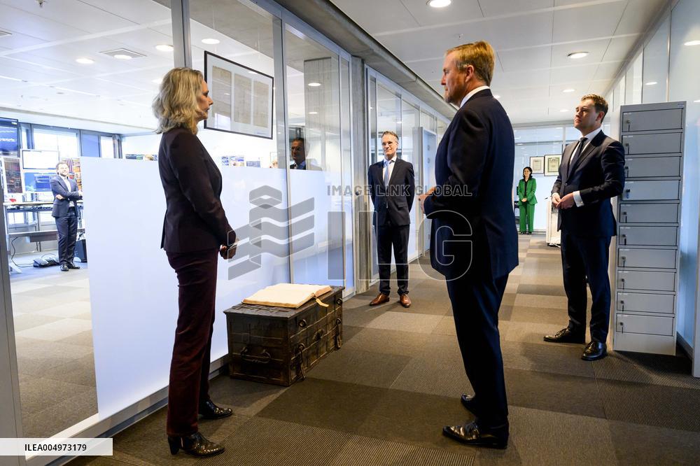 King Willem-Alexander Visits General Treasury Agency - The Hague