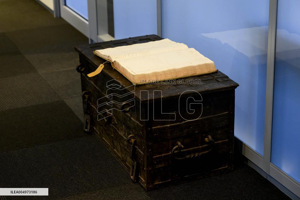 King Willem-Alexander Visits General Treasury Agency - The Hague