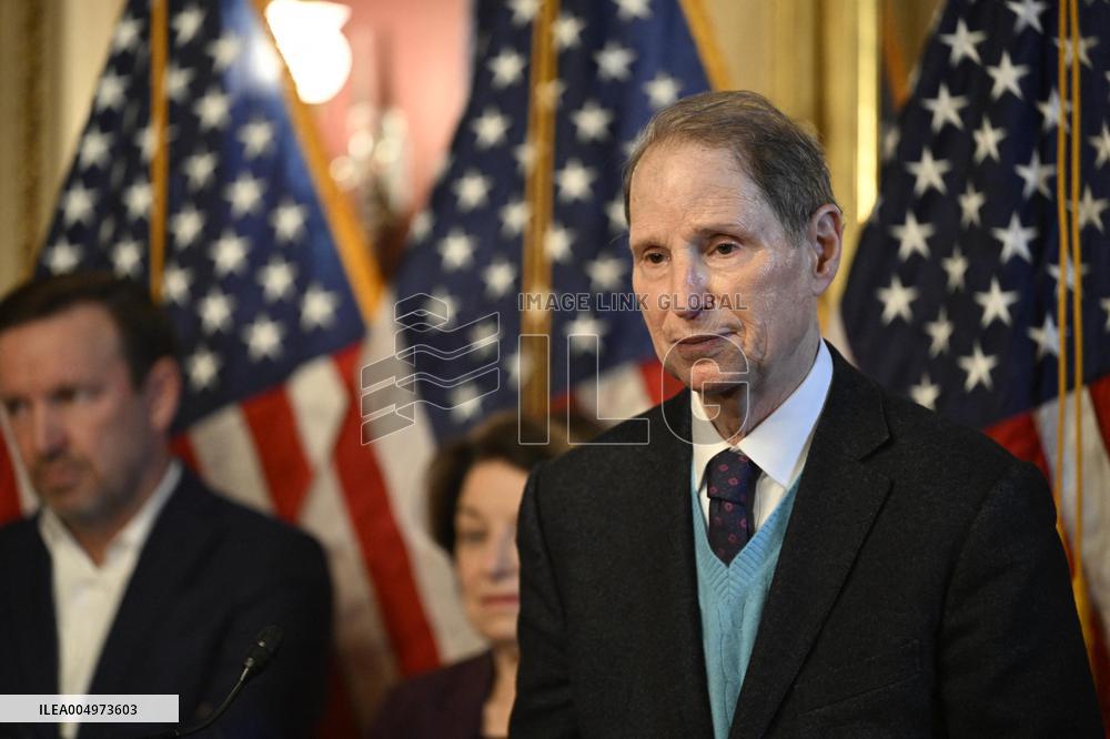 Press conference held by Senate Minority leadership