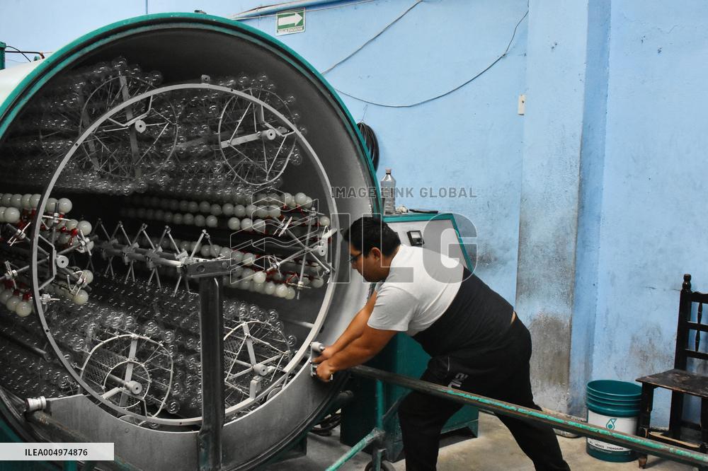 Production of Christmas Glass Spheres - Mexico