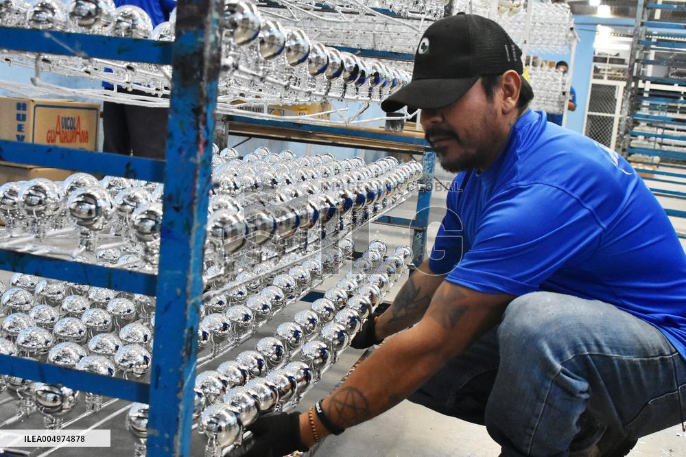 Production of Christmas Glass Spheres - Mexico