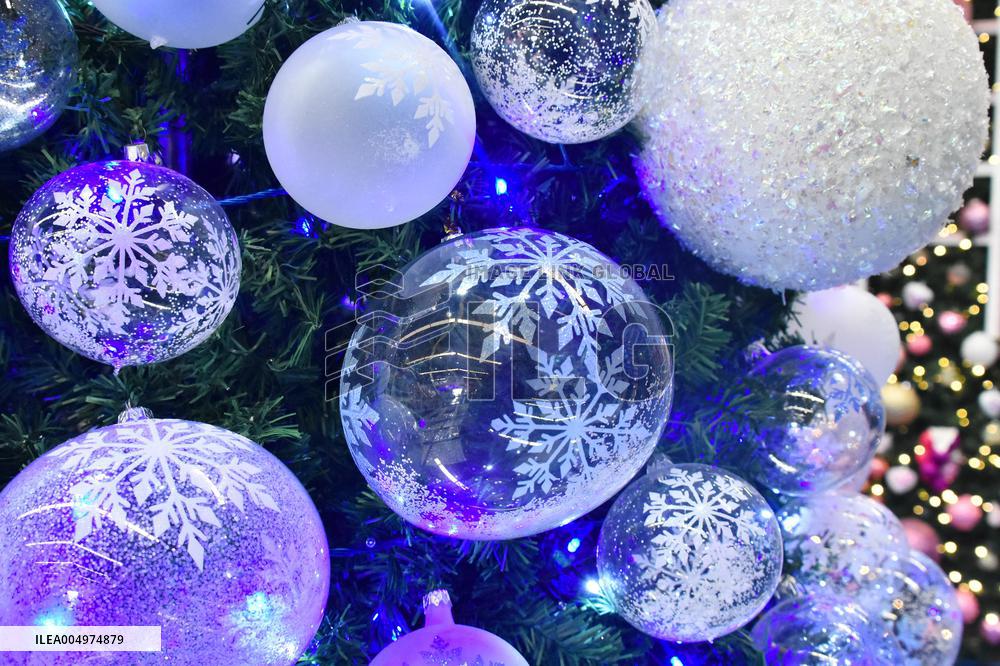 Production of Christmas Glass Spheres - Mexico