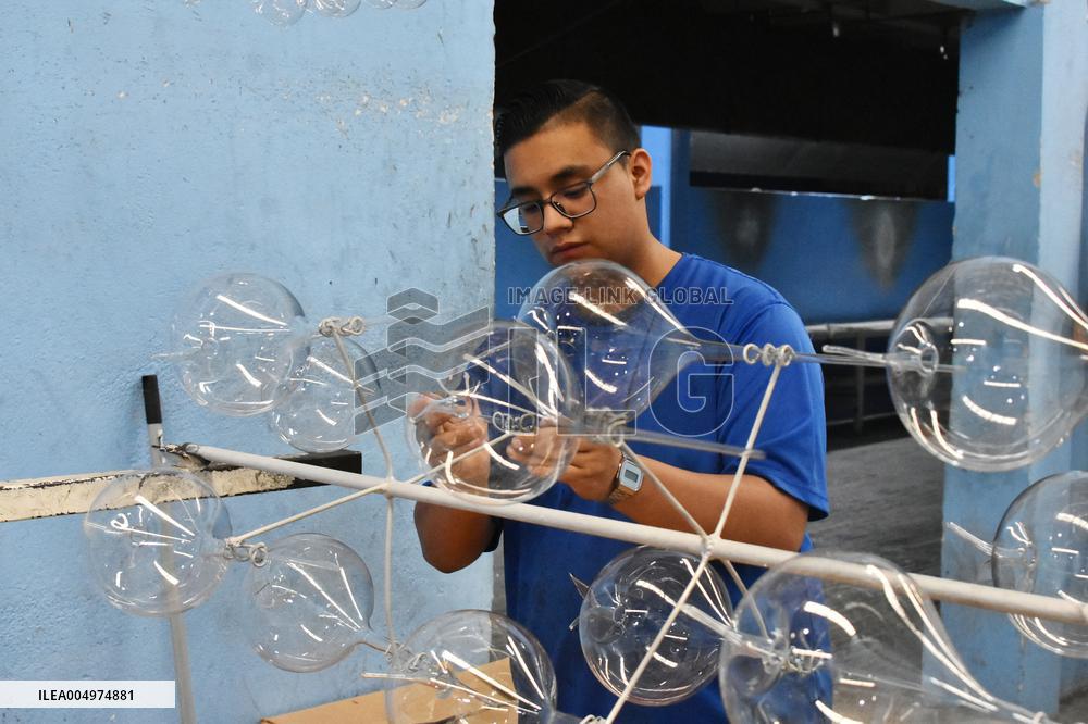 Production of Christmas Glass Spheres - Mexico