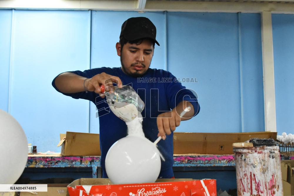 Production of Christmas Glass Spheres - Mexico