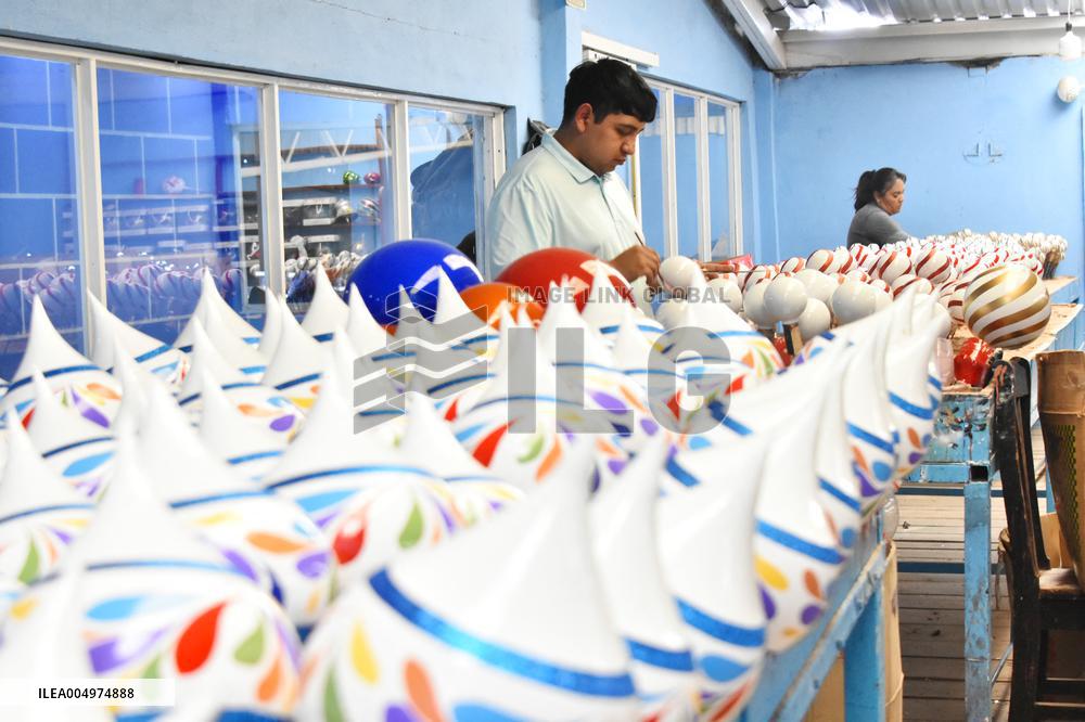 Production of Christmas Glass Spheres - Mexico