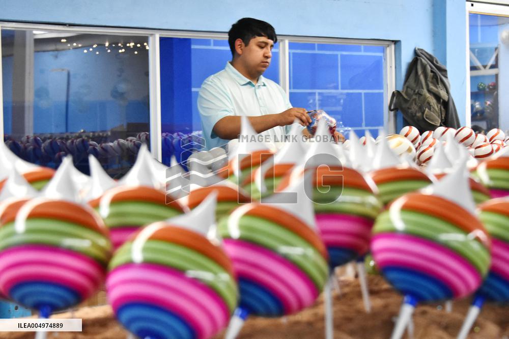 Production of Christmas Glass Spheres - Mexico