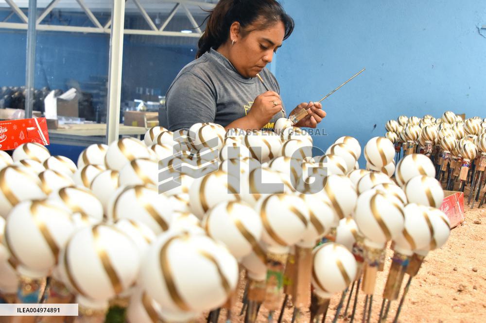 Production of Christmas Glass Spheres - Mexico