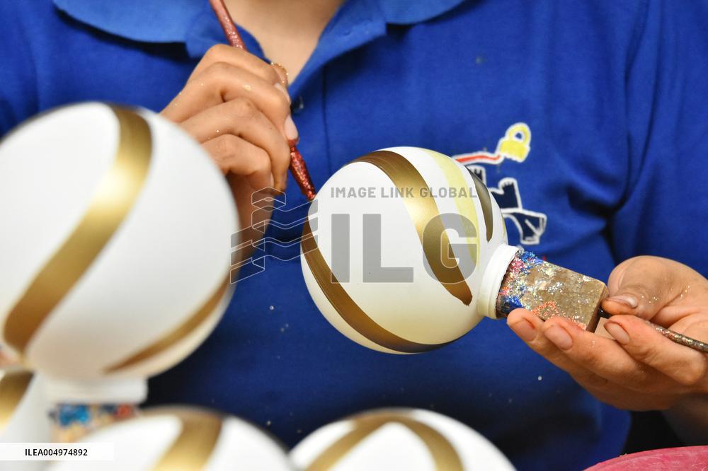 Production of Christmas Glass Spheres - Mexico