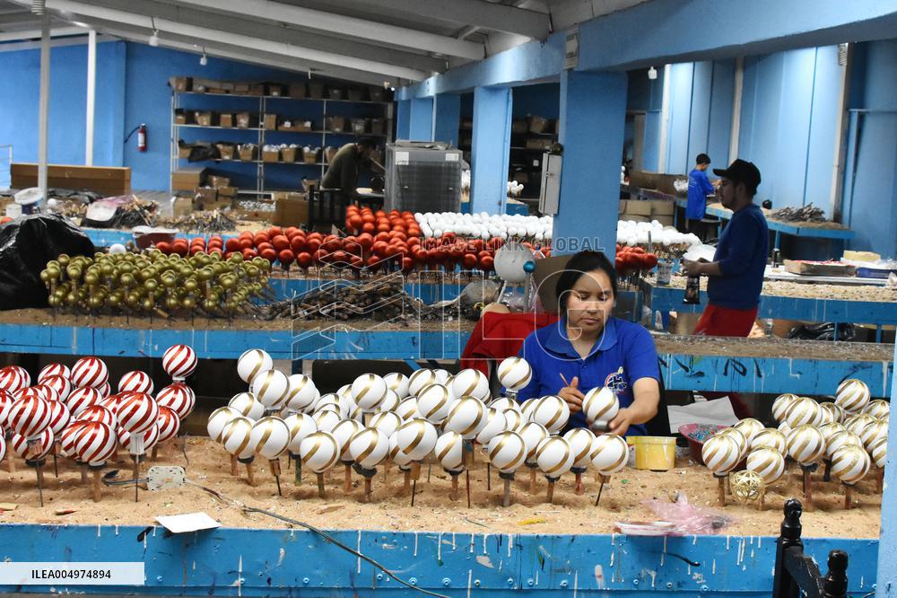 Production of Christmas Glass Spheres - Mexico