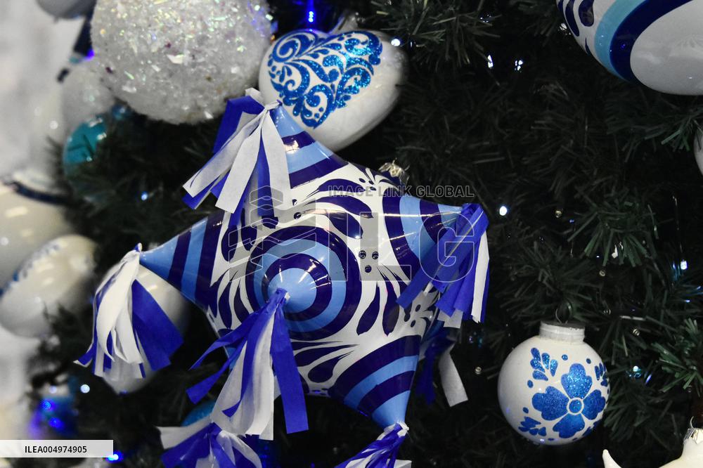 Production of Christmas Glass Spheres - Mexico
