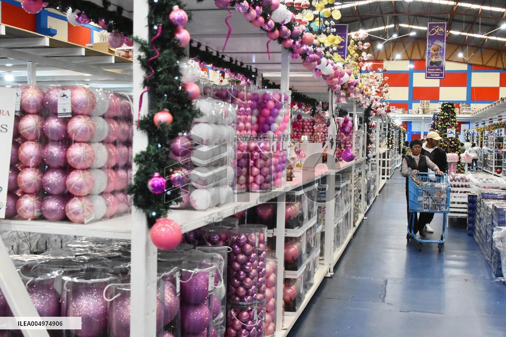 Production of Christmas Glass Spheres - Mexico