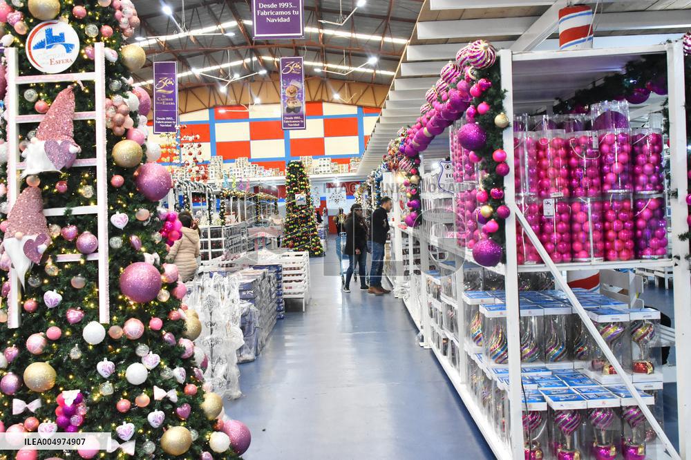 Production of Christmas Glass Spheres - Mexico