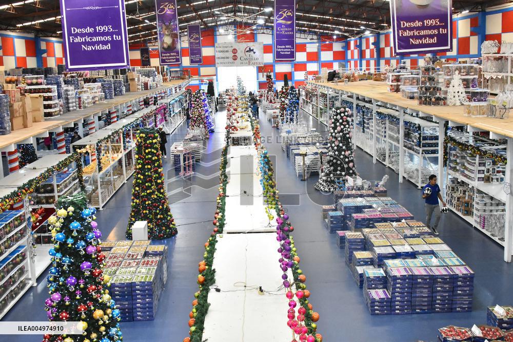 Production of Christmas Glass Spheres - Mexico