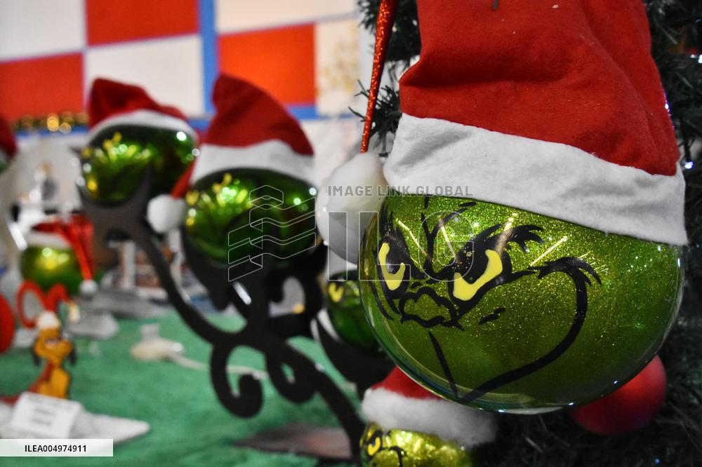Production of Christmas Glass Spheres - Mexico