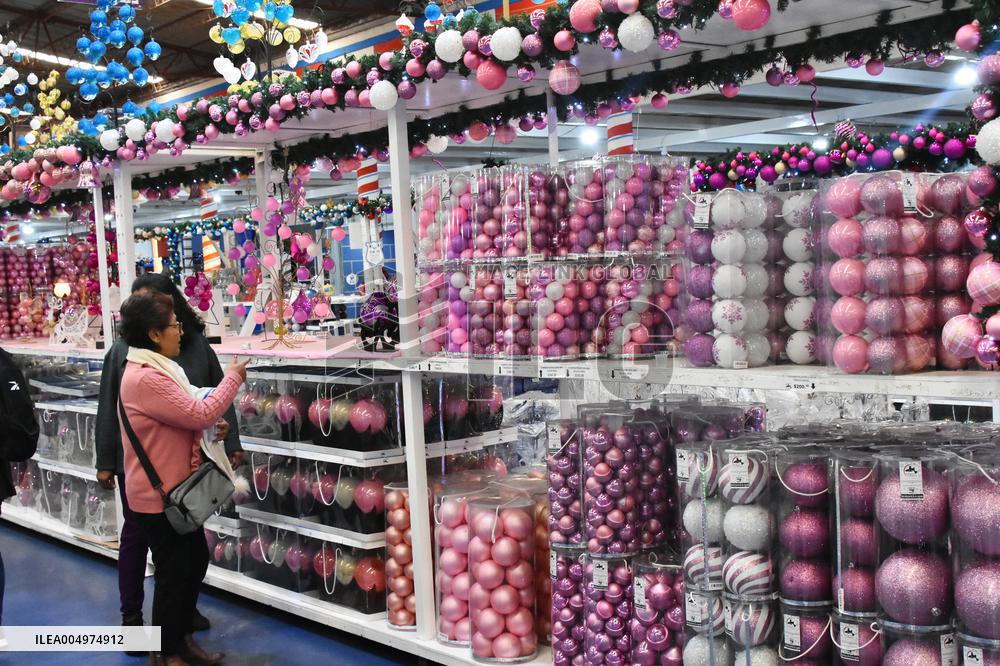Production of Christmas Glass Spheres - Mexico