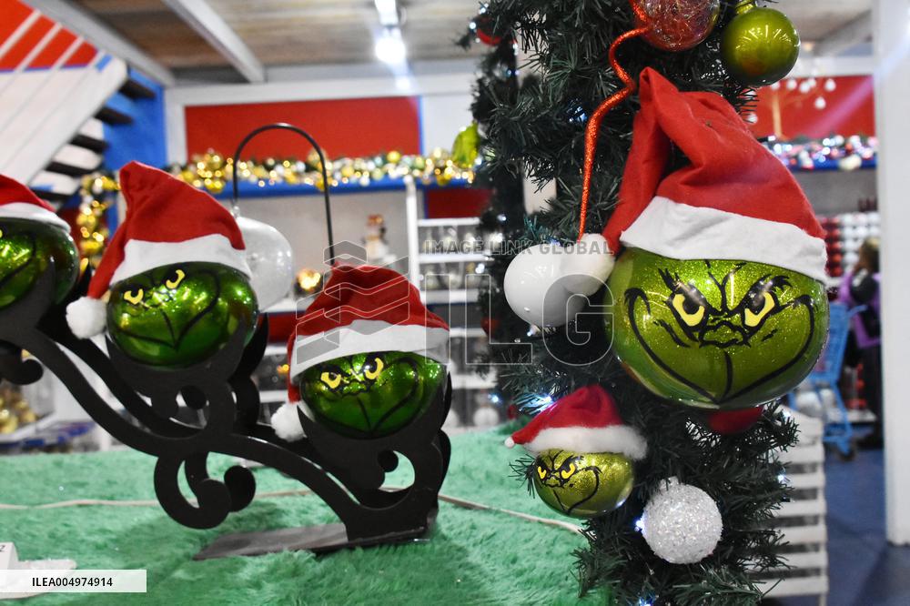 Production of Christmas Glass Spheres - Mexico