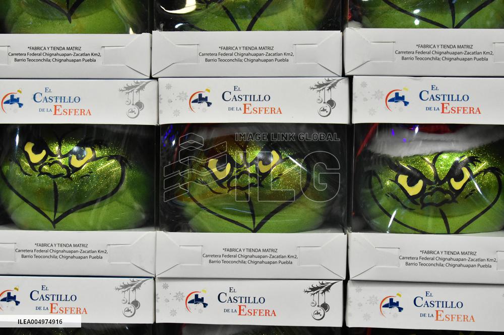 Production of Christmas Glass Spheres - Mexico