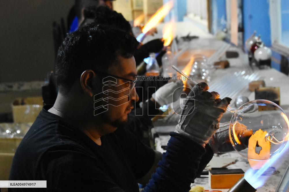 Production of Christmas Glass Spheres - Mexico