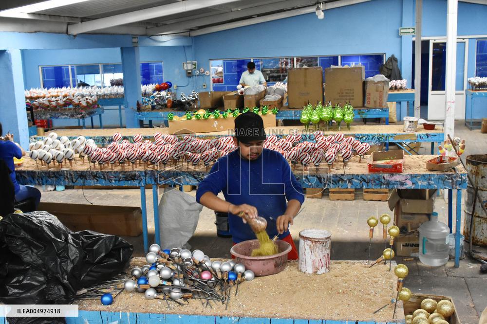 Production of Christmas Glass Spheres - Mexico