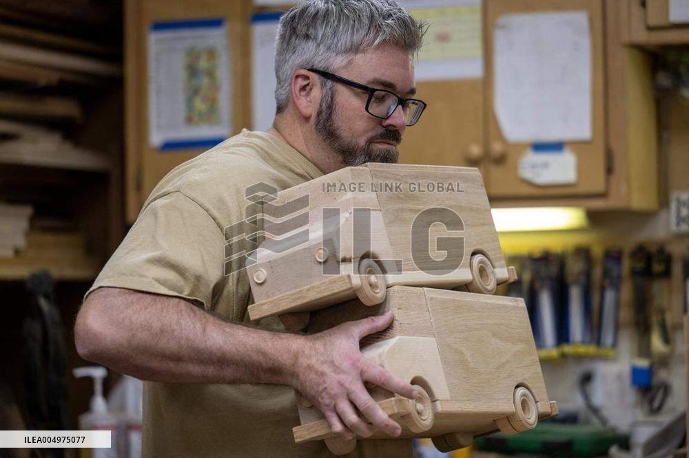 Making Toys from Wood Scraps - Kansas