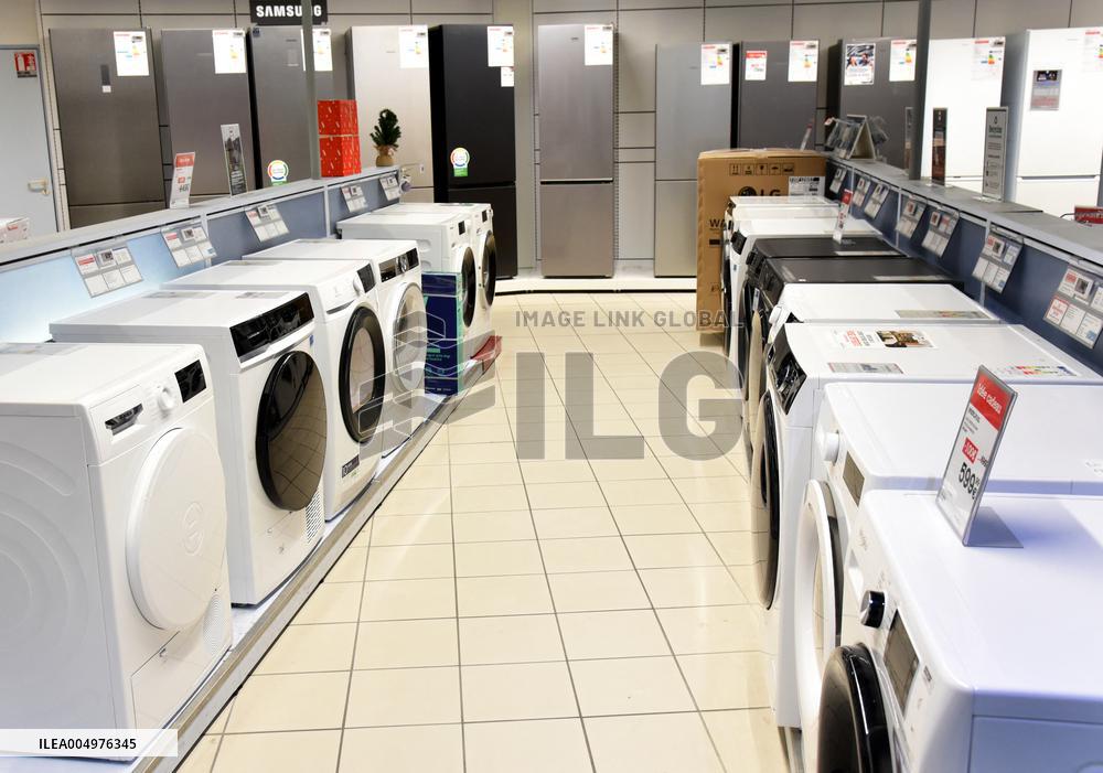 Brandt Appliances Liquidated 700 Jobs Lost - Paris