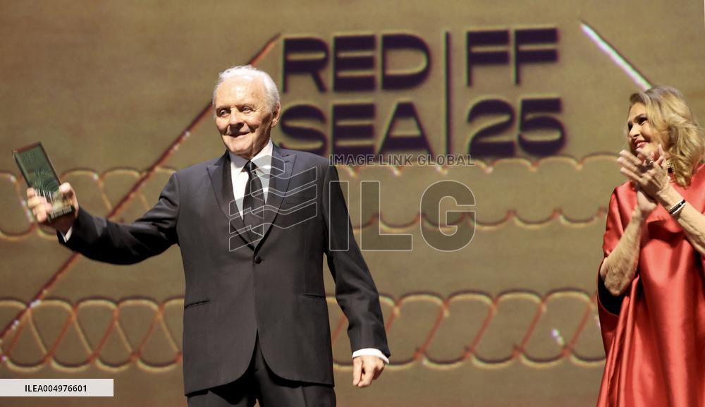 Anthony Hopkins Attend Closing of Red Sea Film Festival - Jeddah