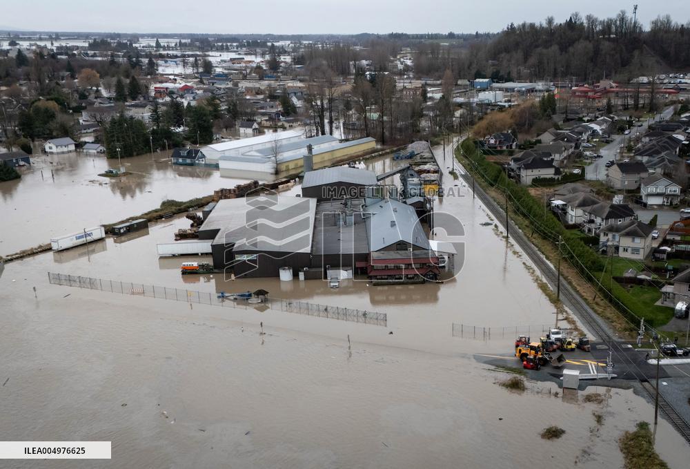 Canada Suffers Severe Flooding and Thousands Evacuated