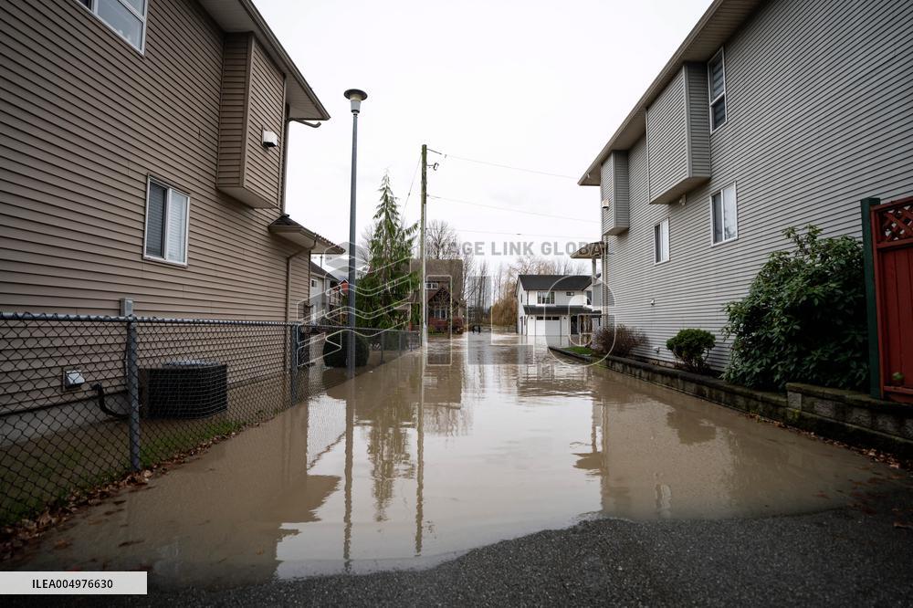 Canada Suffers Severe Flooding and Thousands Evacuated