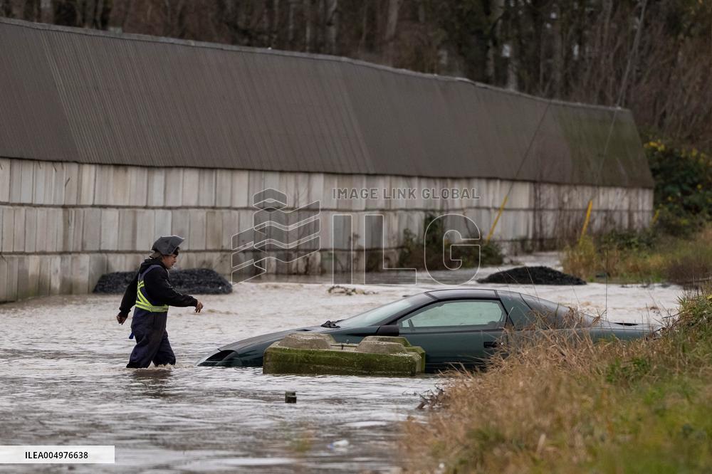 Canada Suffers Severe Flooding and Thousands Evacuated