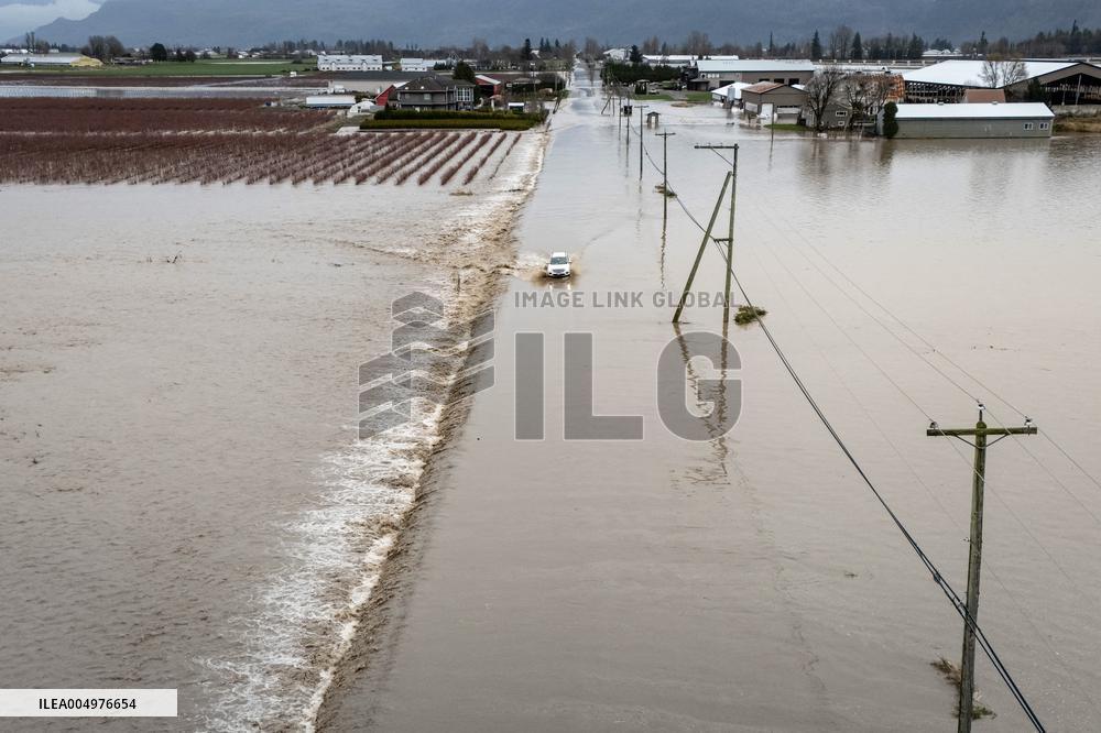 Canada Suffers Severe Flooding and Thousands Evacuated