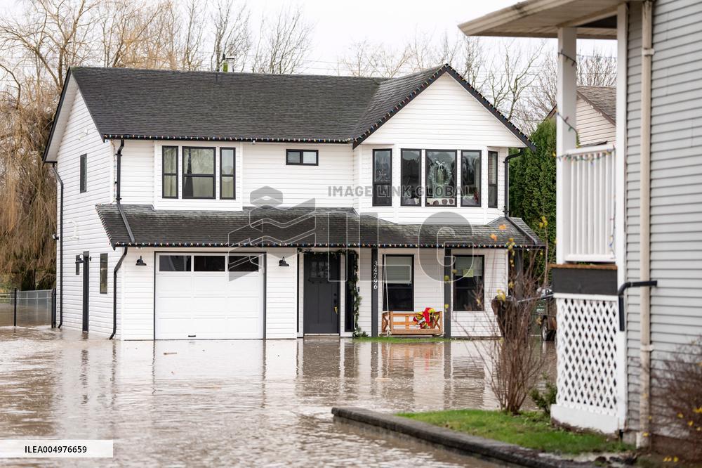 Canada Suffers Severe Flooding and Thousands Evacuated
