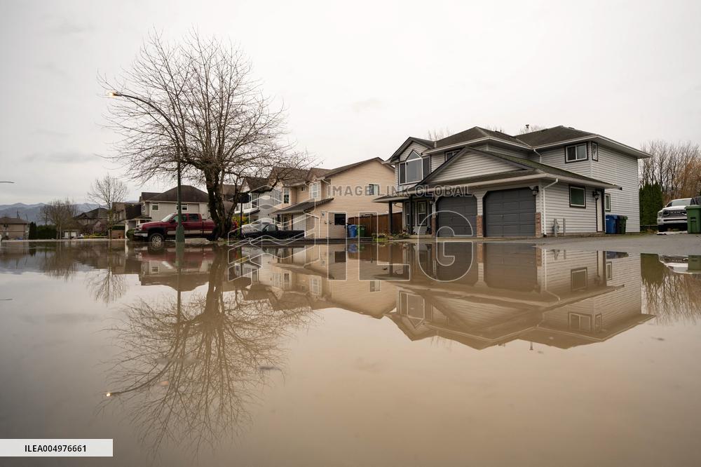 Canada Suffers Severe Flooding and Thousands Evacuated