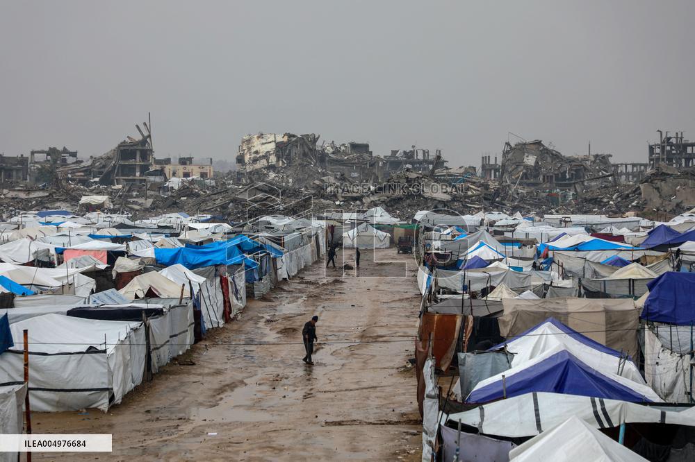 A Winter Storm Chills Gaza and Floods Tent Camps - Palestine