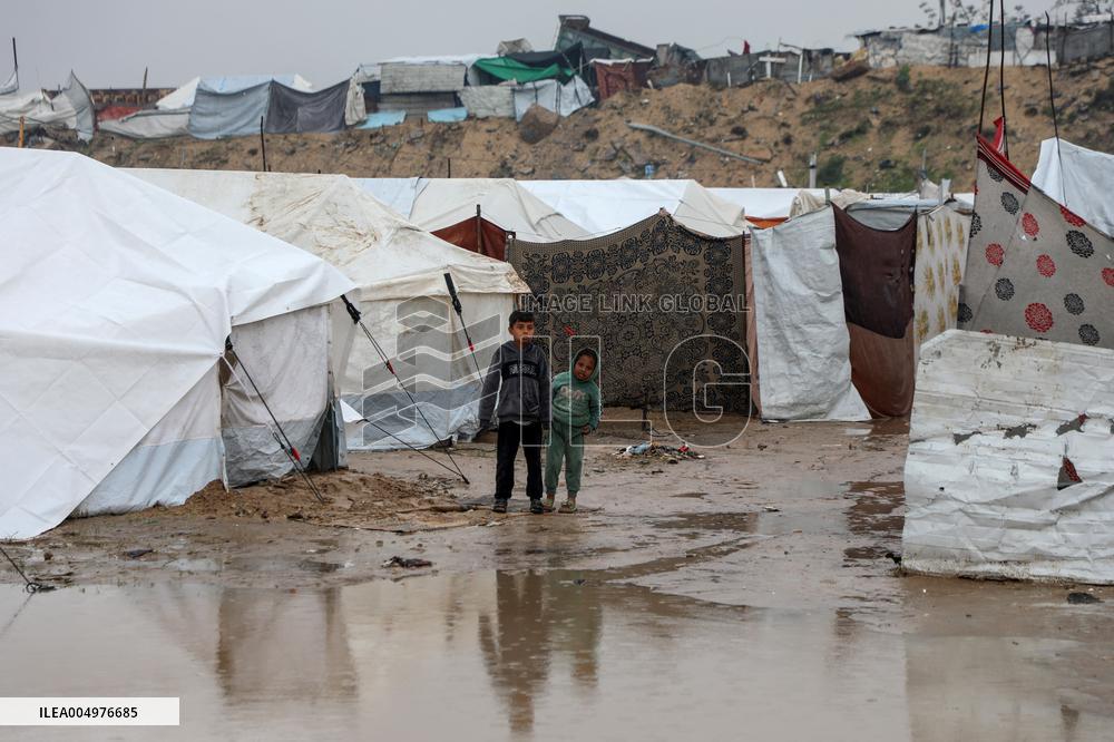 A Winter Storm Chills Gaza and Floods Tent Camps - Palestine