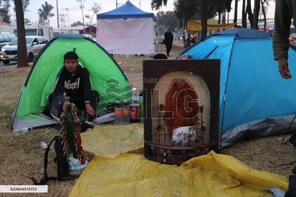 Pilgrims Continue Their Journey Toward Basilica of Guadalupe - Mexico