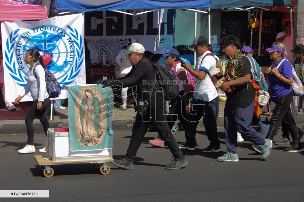 Pilgrims Continue Their Journey Toward Basilica of Guadalupe - Mexico