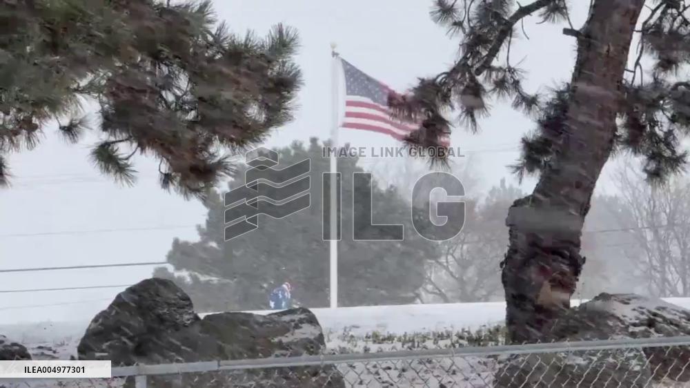 US: Heavy Lake Effect Snow Hits Upstate New York