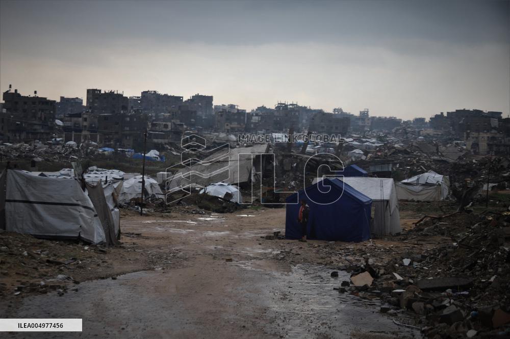 A Winter Storm Chills Gaza and Floods Tent Camps