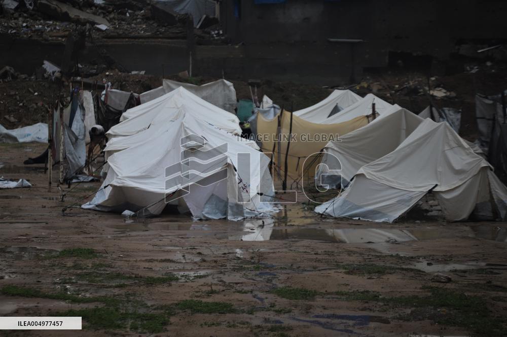 A Winter Storm Chills Gaza and Floods Tent Camps