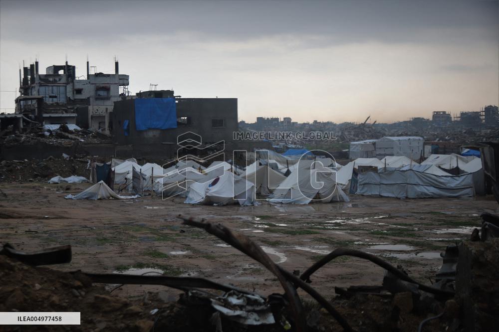 A Winter Storm Chills Gaza and Floods Tent Camps
