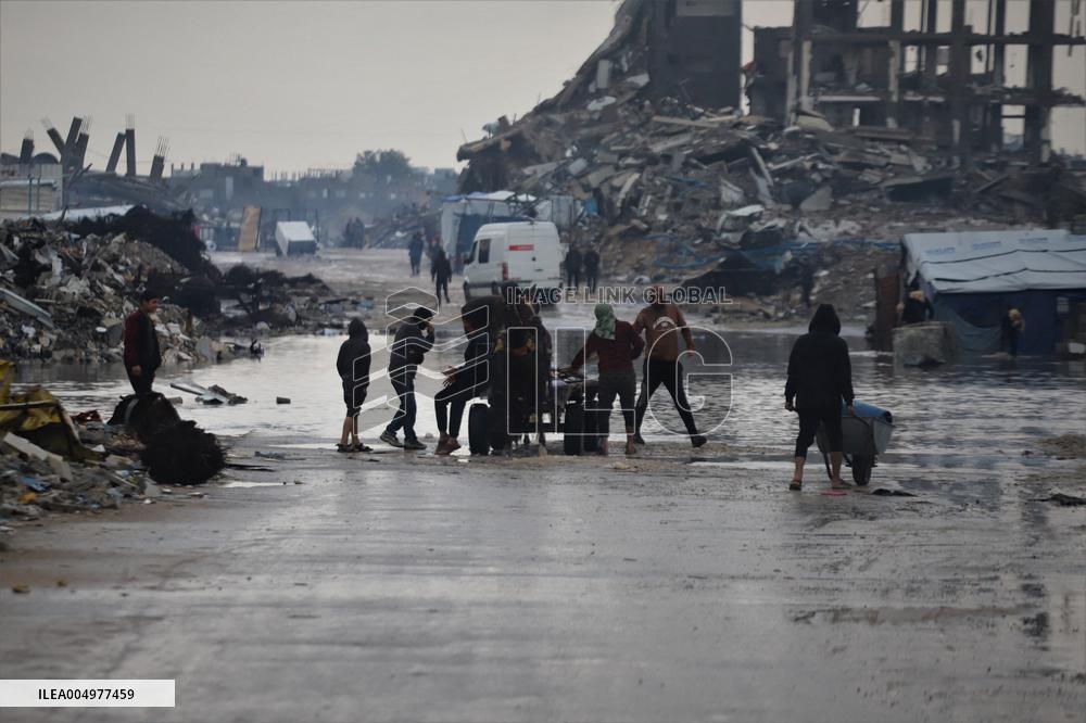 A Winter Storm Chills Gaza and Floods Tent Camps