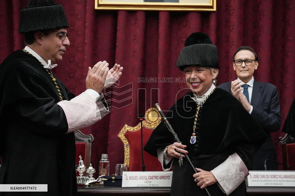 Carmen Vargas Takes Office as Rector - Seville