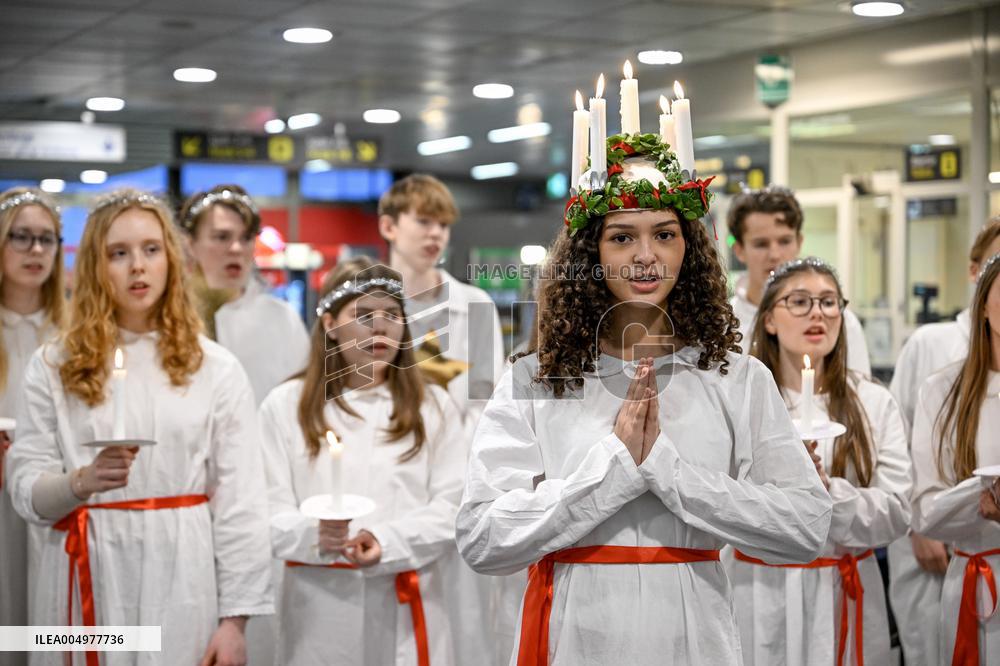 LUCIA PROCESSION AT COMMUTER TRAIN STATION