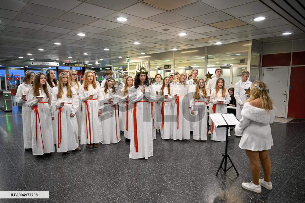 LUCIA PROCESSION AT COMMUTER TRAIN STATION