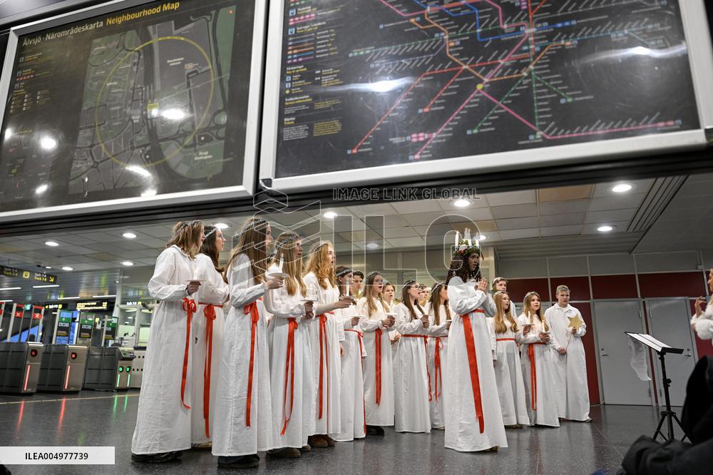 LUCIA PROCESSION AT COMMUTER TRAIN STATION