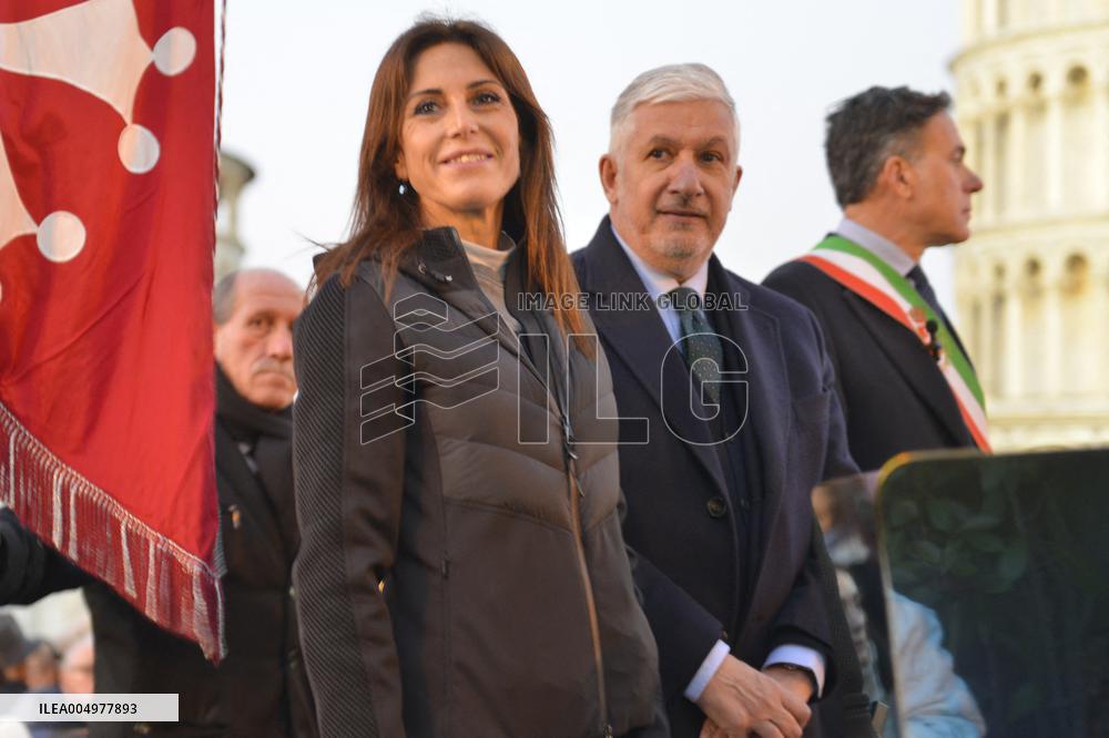 Arrival Of Olympic Flame in the Piazza dei Miracoli - Pisa
