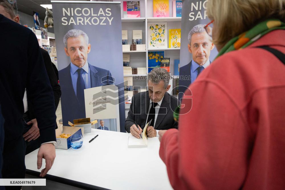 Nicolas Sarkozy At Public Book Signing Event - Menton