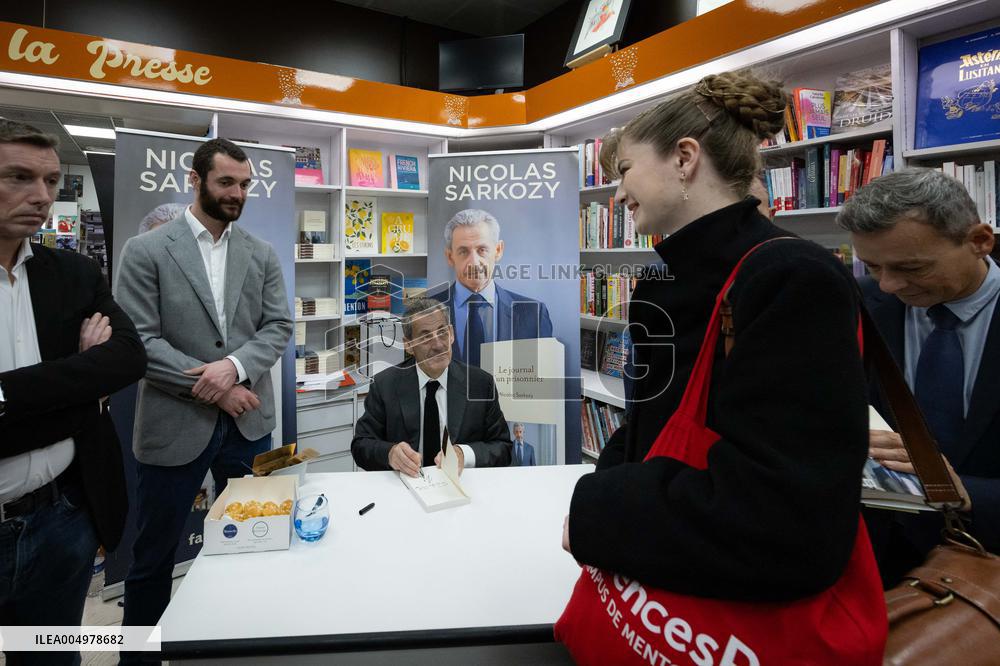 Nicolas Sarkozy At Public Book Signing Event - Menton