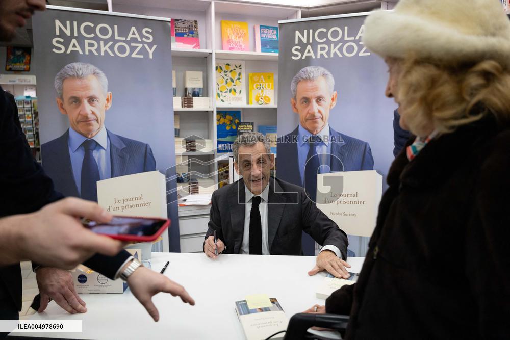 Nicolas Sarkozy At Public Book Signing Event - Menton