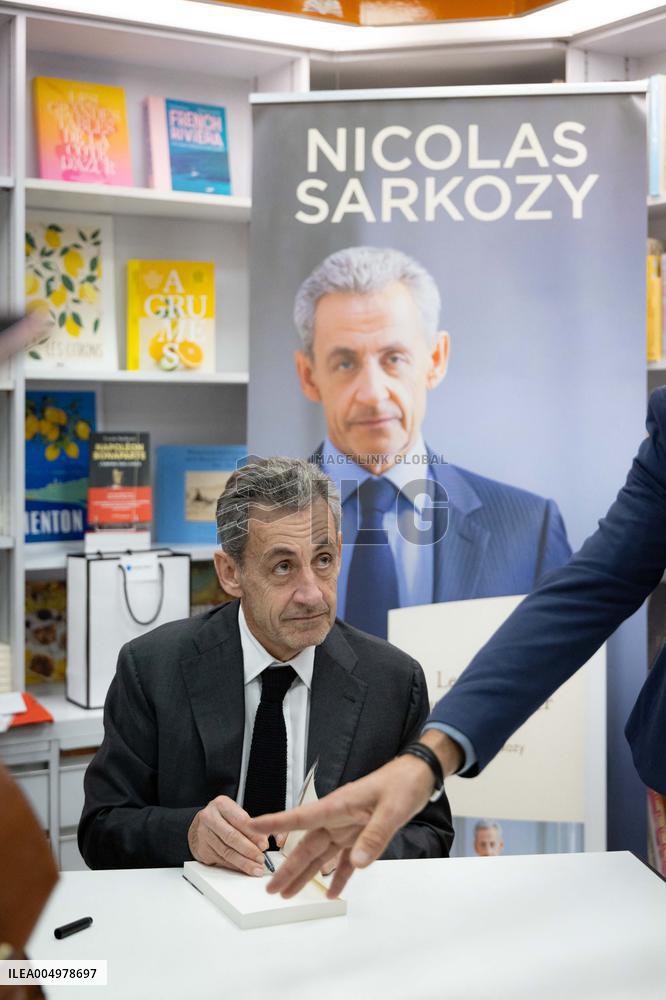 Nicolas Sarkozy At Public Book Signing Event - Menton